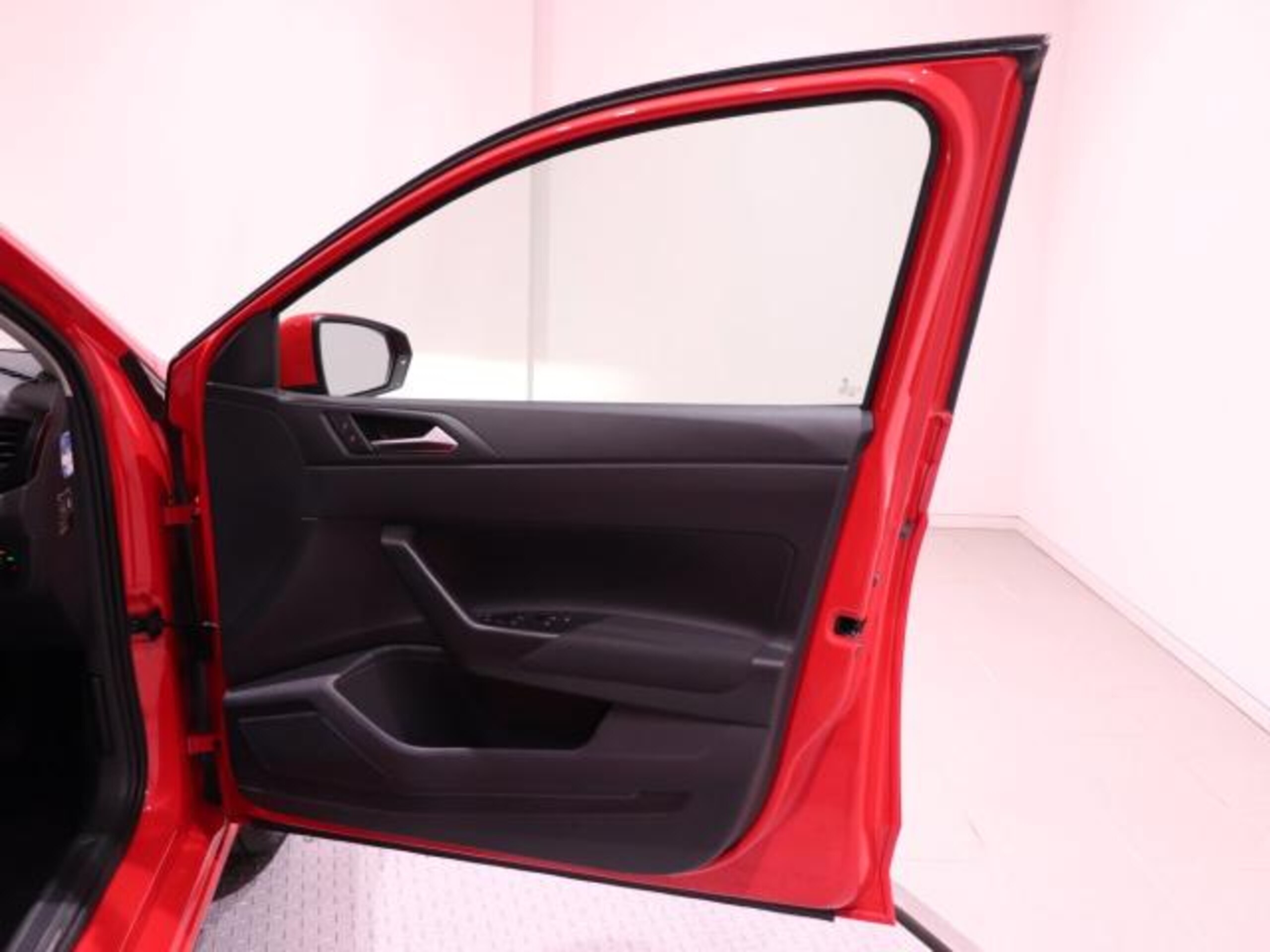 Volkswagen Polo TSI Trendline Certified Used Car with ETC and Backup Camera — photo 8