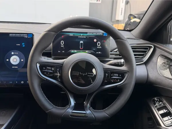 BYD Seal AWD Registered Unused Car / 15.6-inch Display / Glass Roof / Non-smoking / (Aurora White) — photo 8