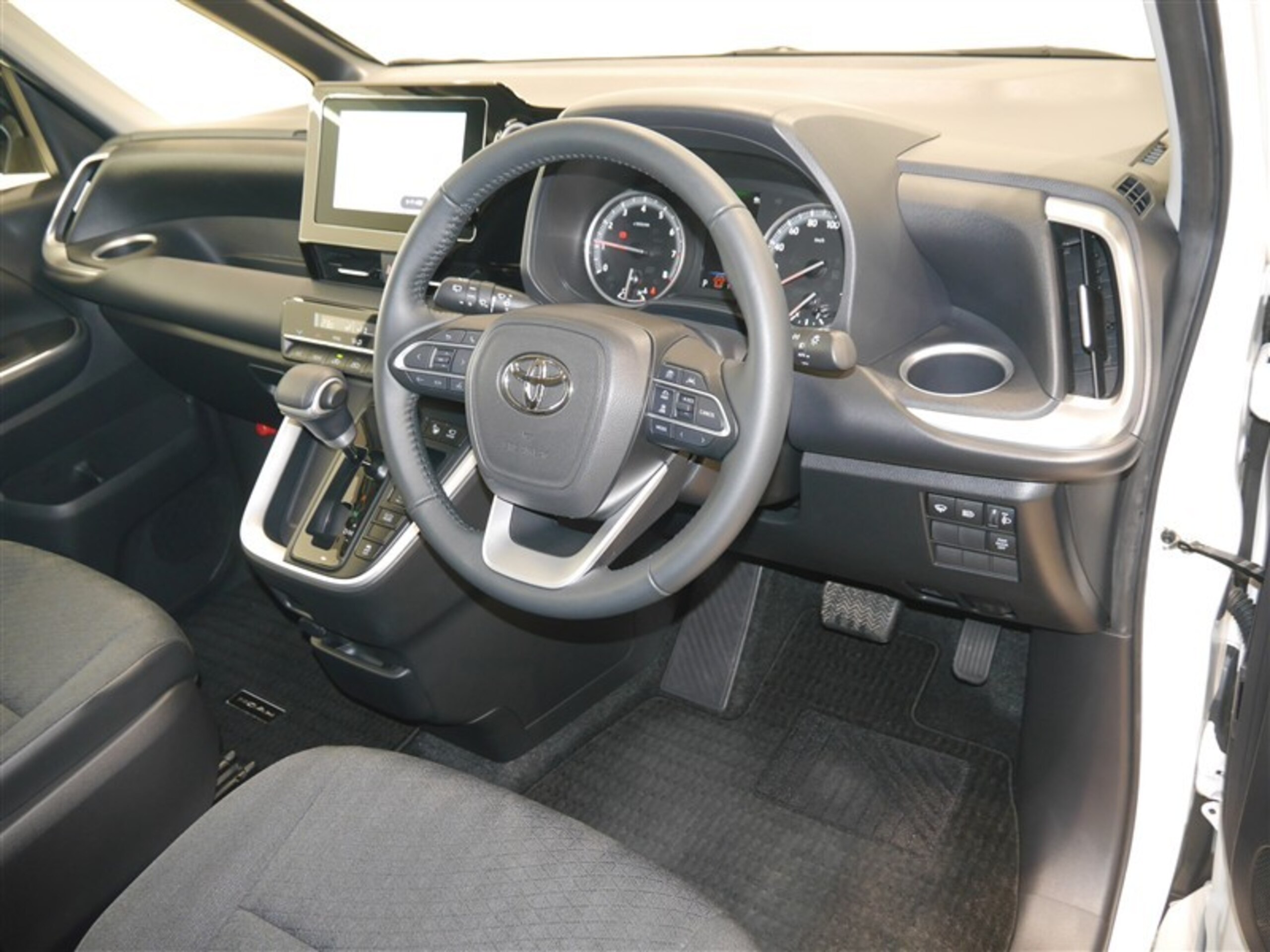 Toyota Noah 2.0 G 4WD — photo 7