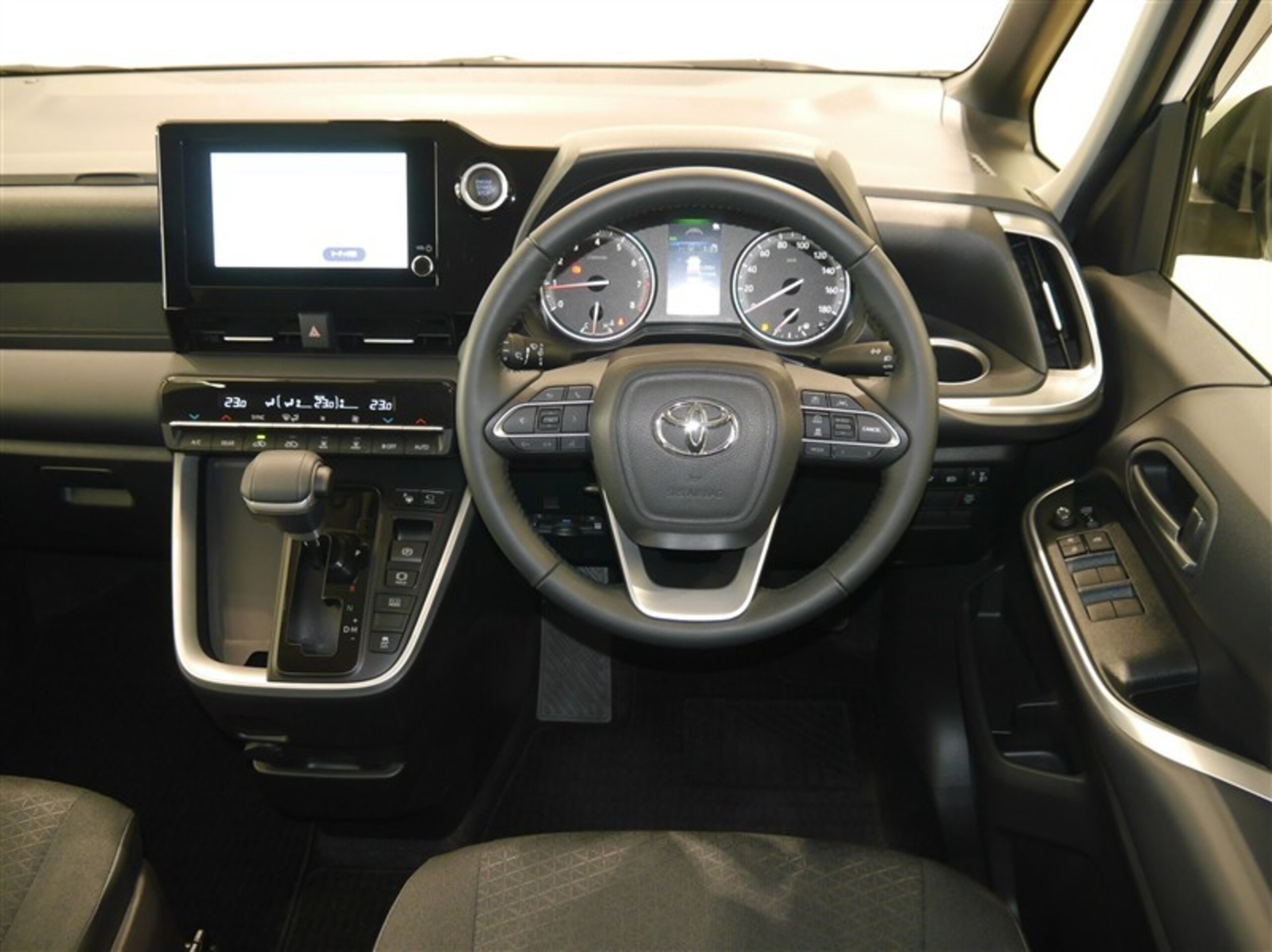 Toyota Noah 2.0 G 4WD — photo 8