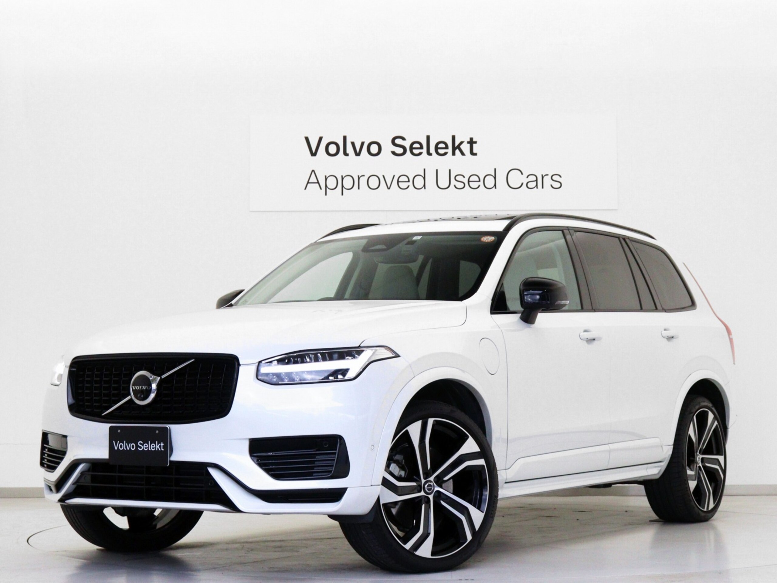 Volvo XC90 Recharge Ultimate T8 AWD Plug-in Hybrid 4WD PHEV Sunroof B&W Air Suspension 3-Row 7-Seater Google Built-in Dashcam Front & Rear 2nd Row Seat Heaters Steering Wheel Heater Relaxation Function Ventilation Function Grey Ash Wood Panel