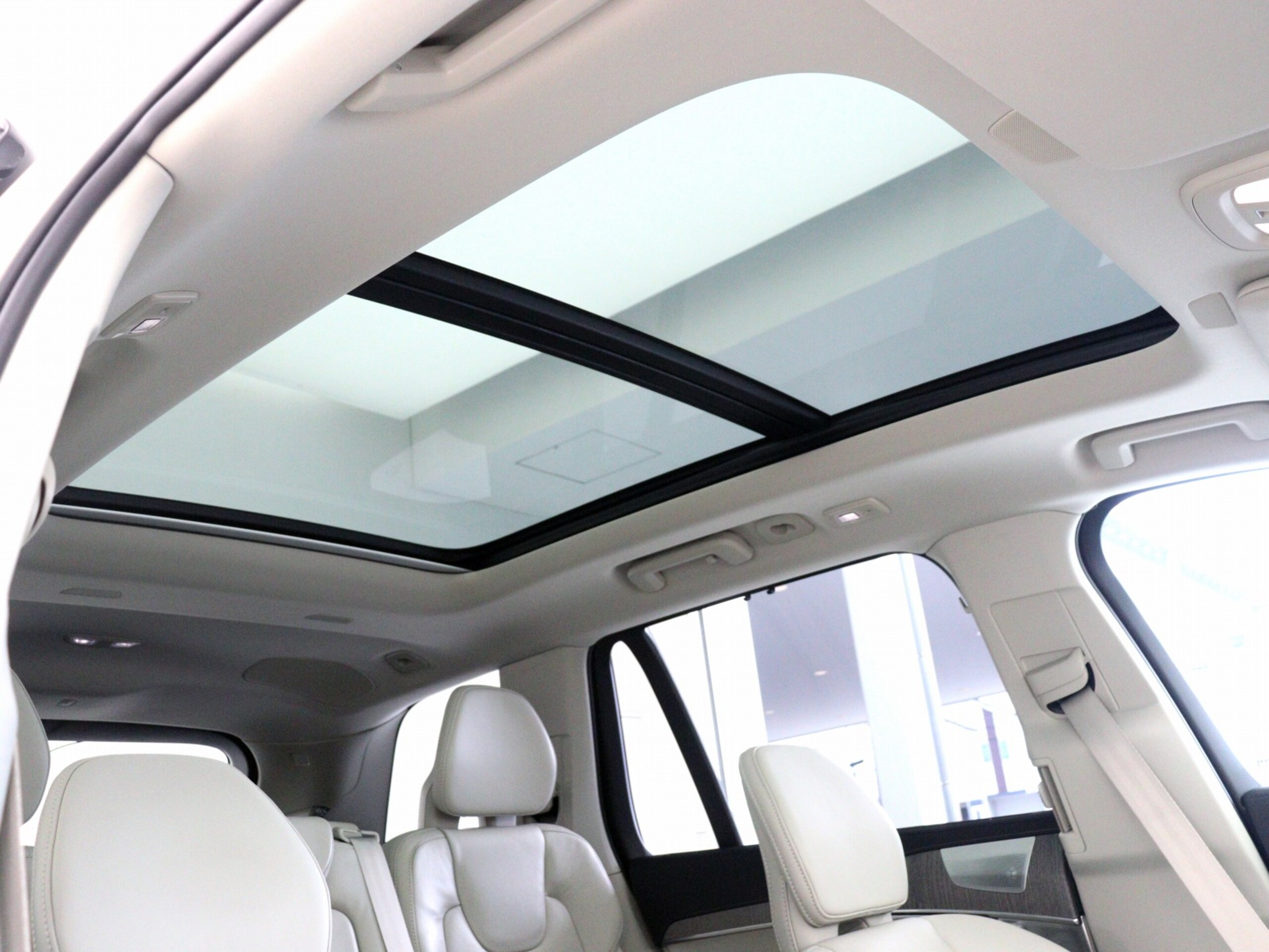 2023 Volvo Xc90 — photo 3