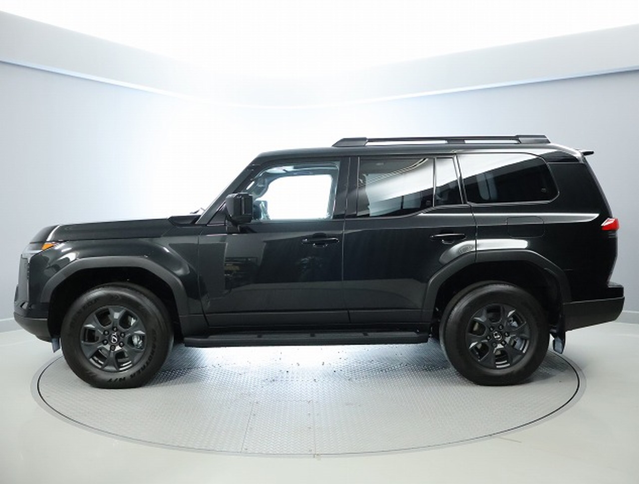 2025 Lexus Gx — photo 3