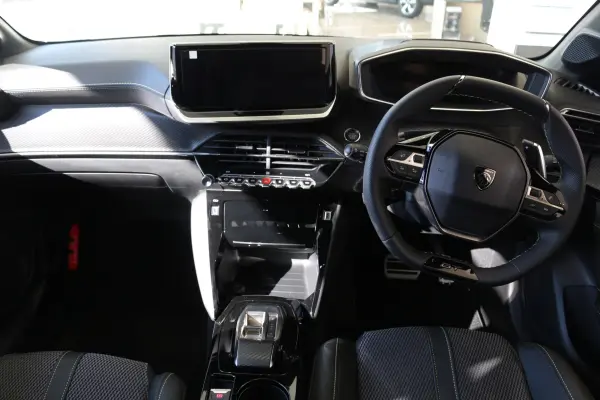 Peugeot 208GT Serenium Edition — photo 7