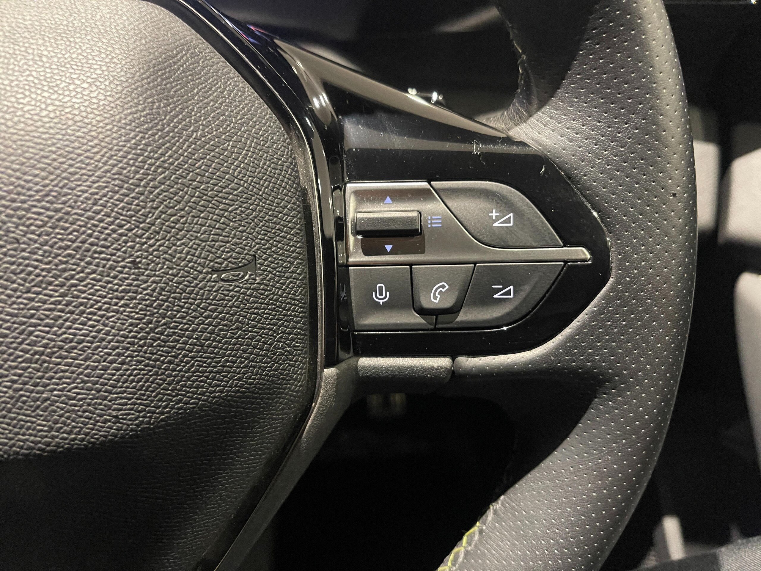 Peugeot 308GT BlueHDi Diesel Turbo — photo 9