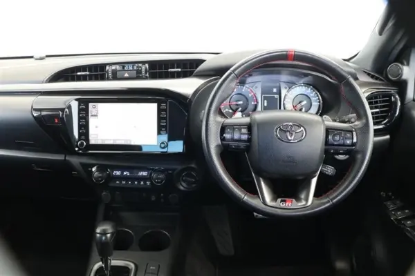 Toyota Hilux 2.4 Z GR Sport Diesel Turbo 4WD (White) — photo 7