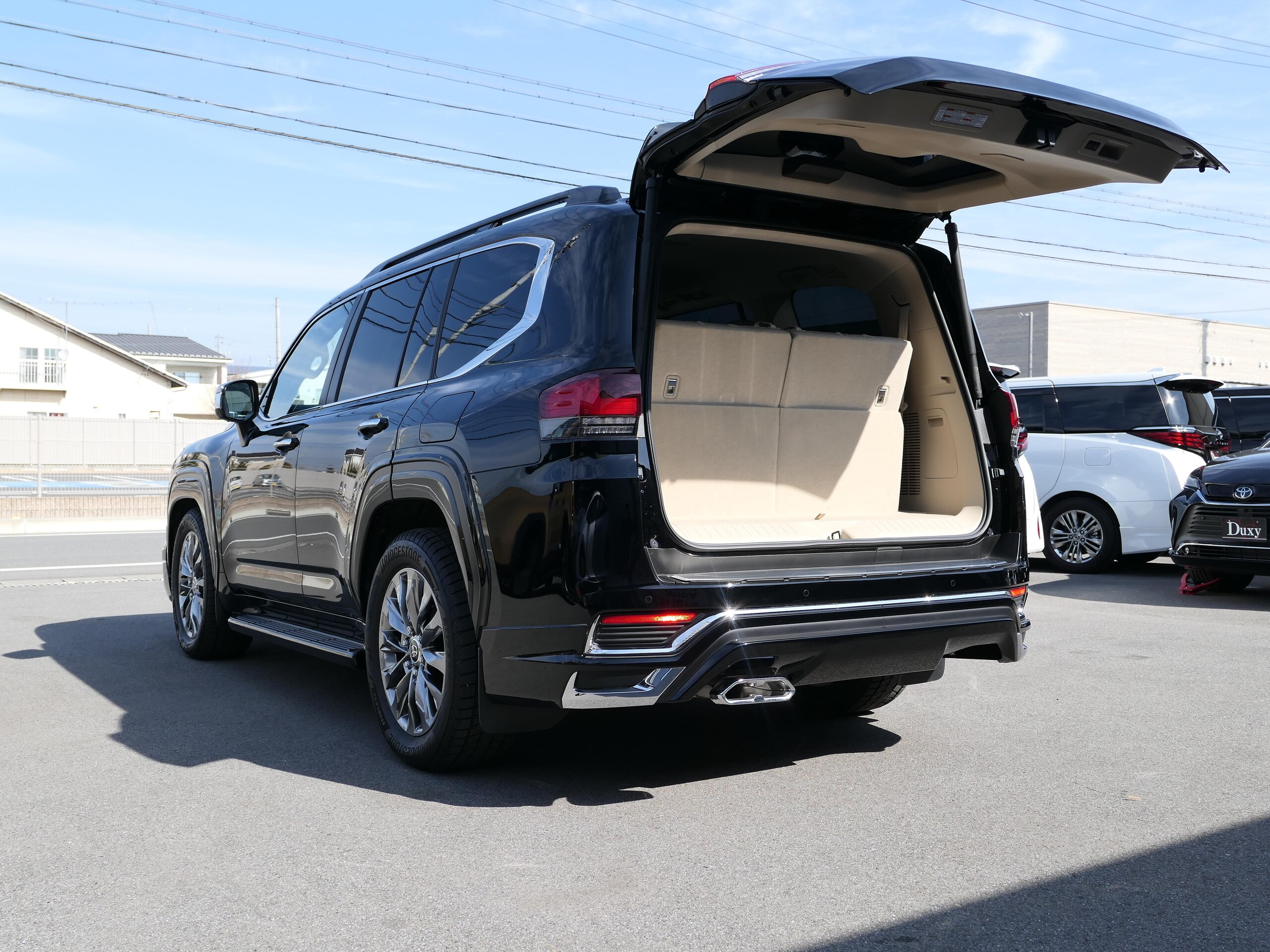 2023 Toyota Landrcuiser 300 — photo 2