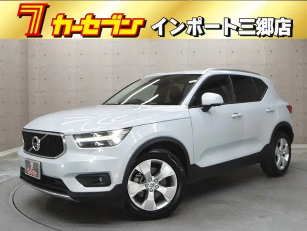 Volvo XC40 T4 Momentum — thumbnail 1