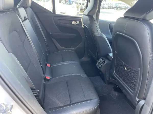 Volvo XC40 T4 Momentum — photo 8