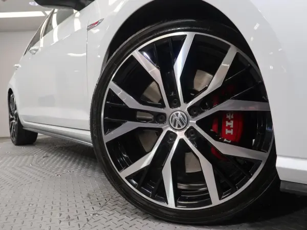 Volkswagen Golf GTI Performance — photo 8