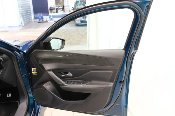 Peugeot 308GT Hybrid — photo 7