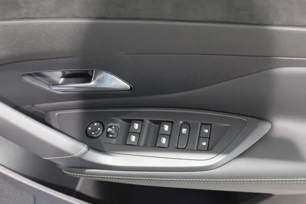 Peugeot 308GT Hybrid — photo 9