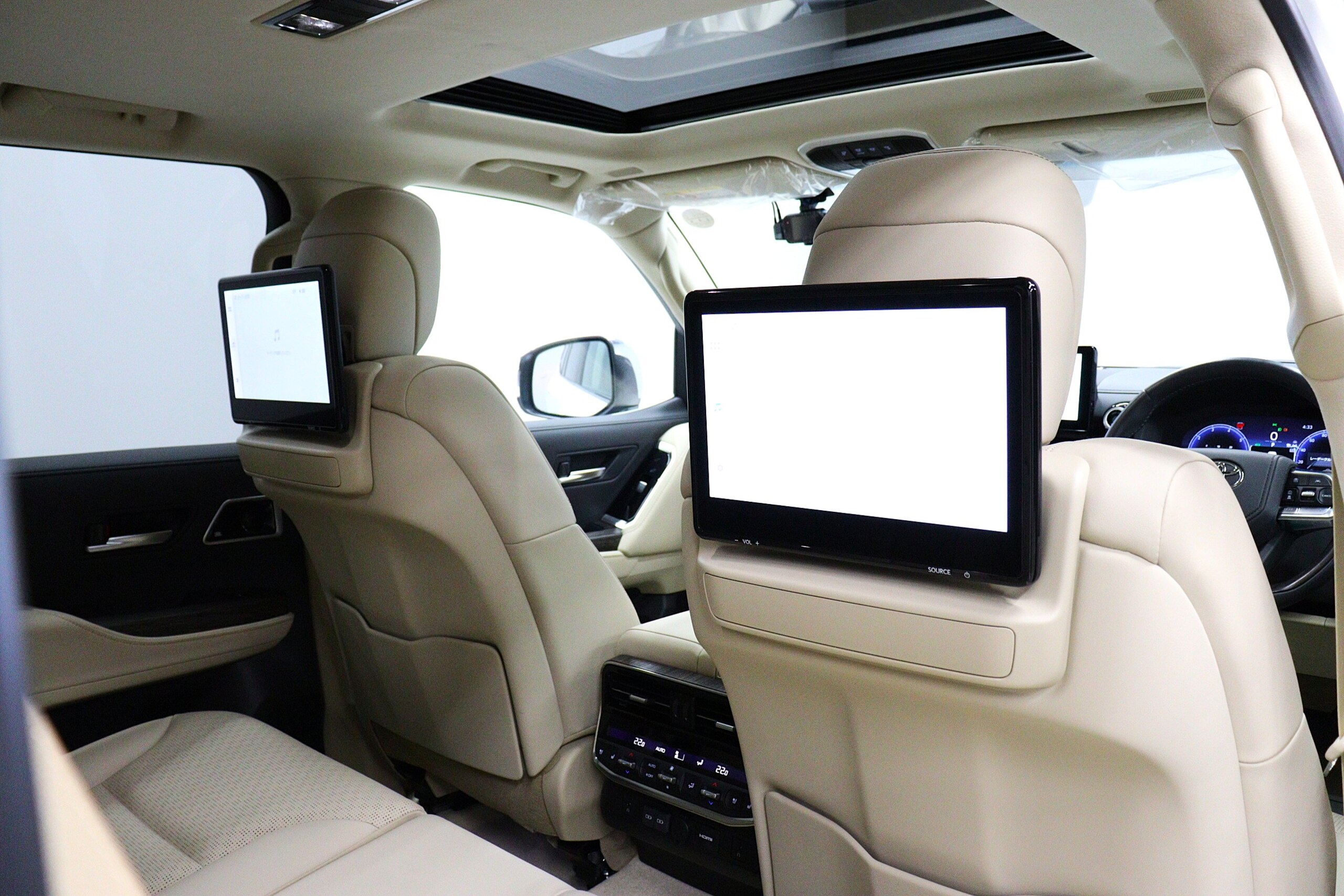 2025 Toyota Landrcuiser 300 — photo 3