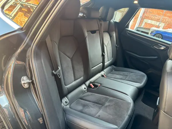 Porsche Macan PDK 4WD One Owner / Around View Camera / Lane Departure Alert / Adaptive Cruise Control / Power Seat / Half Leather Seat / Power Back Door (Volcano Grey Metallic) — photo 9