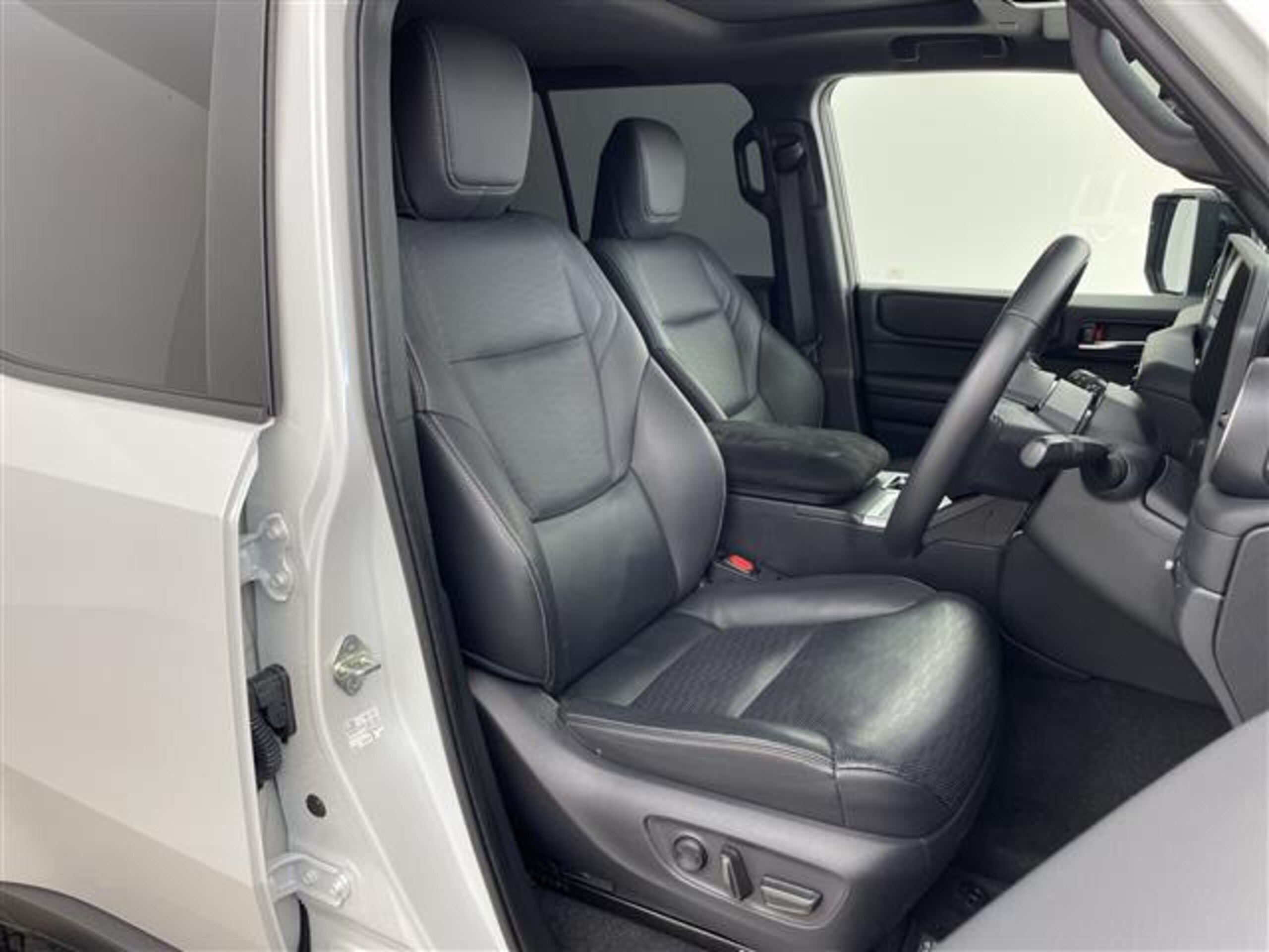 Toyota Land Cruiser 250 2.7 VX 4WD — photo 9