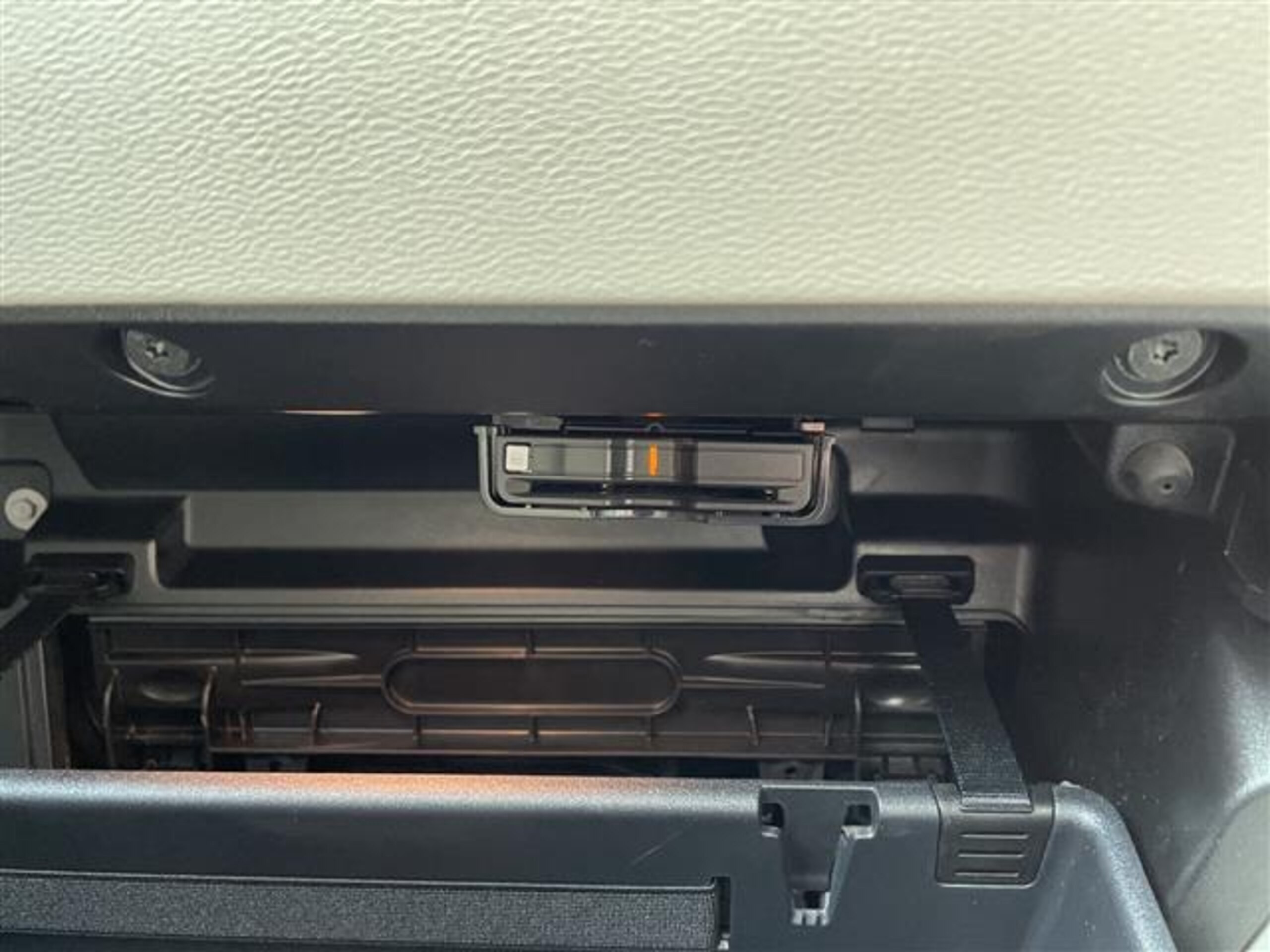 2022 Volvo Xc40 — photo 2