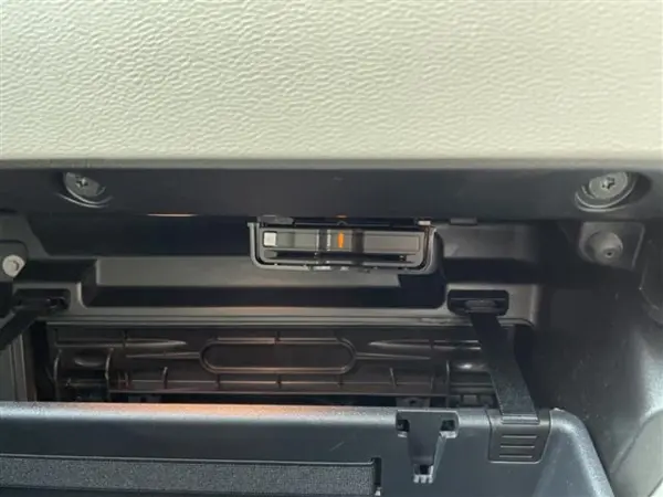 2022 Volvo Xc40 — photo 2