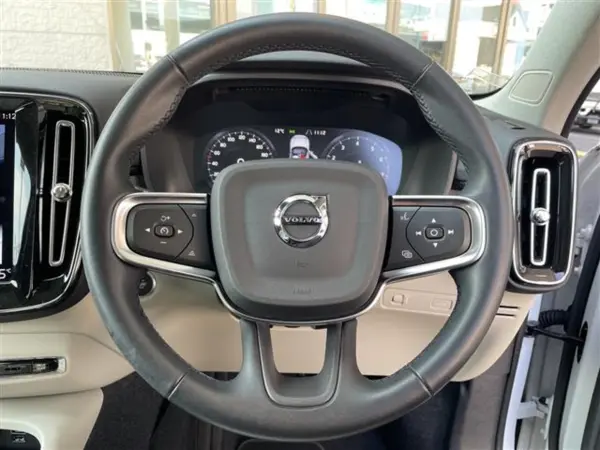 Volvo XC40 B4 AWD Inscription 4WD Navigation/360 Camera/Sunroof/Spare Key (Crystal White Pearl) — photo 7