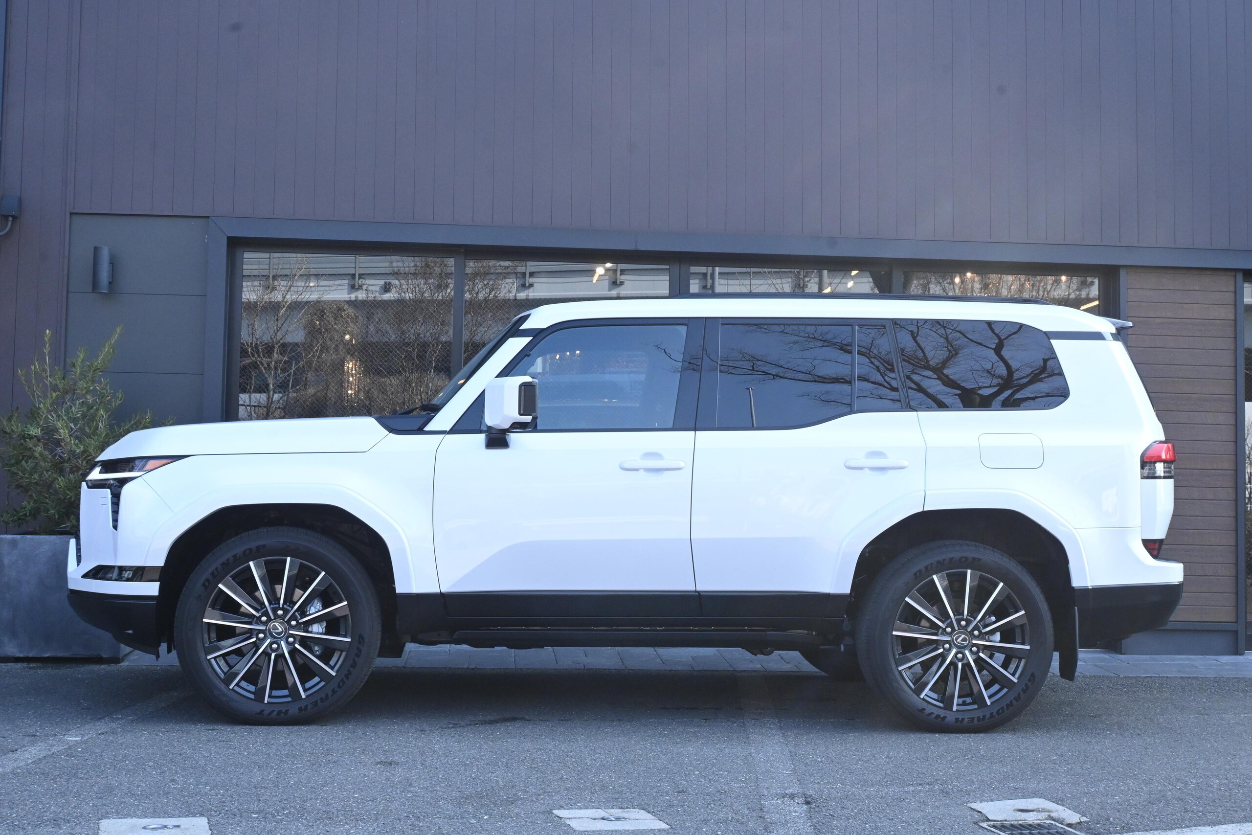 2025 Lexus Gx — photo 2