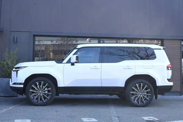 2025 Lexus Gx — photo 2