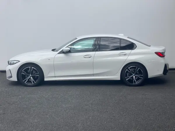 2023 Bmw 3 Series — photo 2