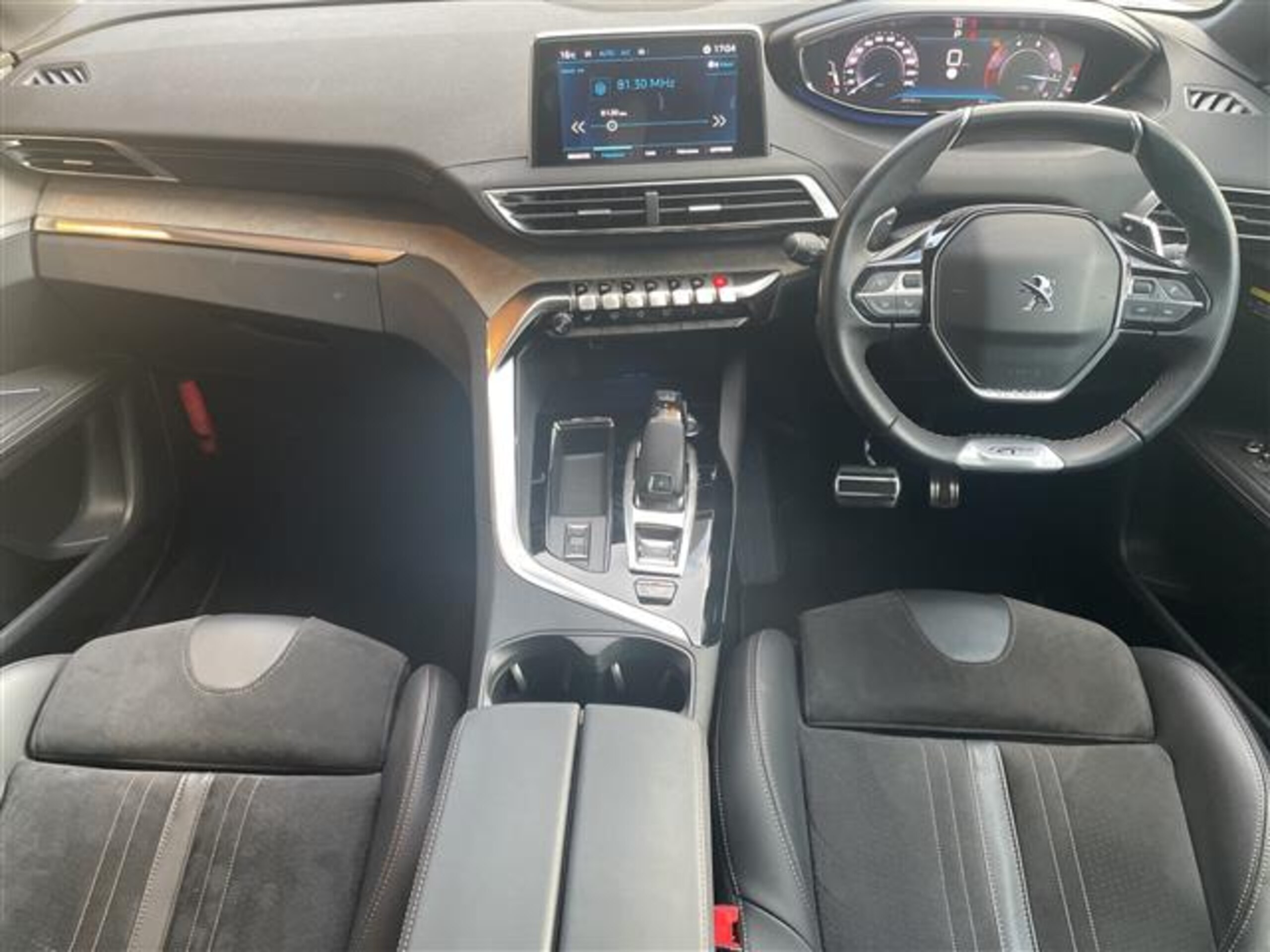 2021 Peugeot 3008 — photo 2