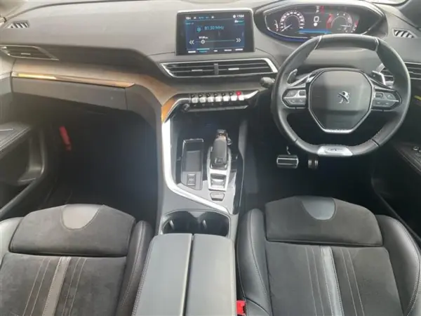 2021 Peugeot 3008 — photo 2