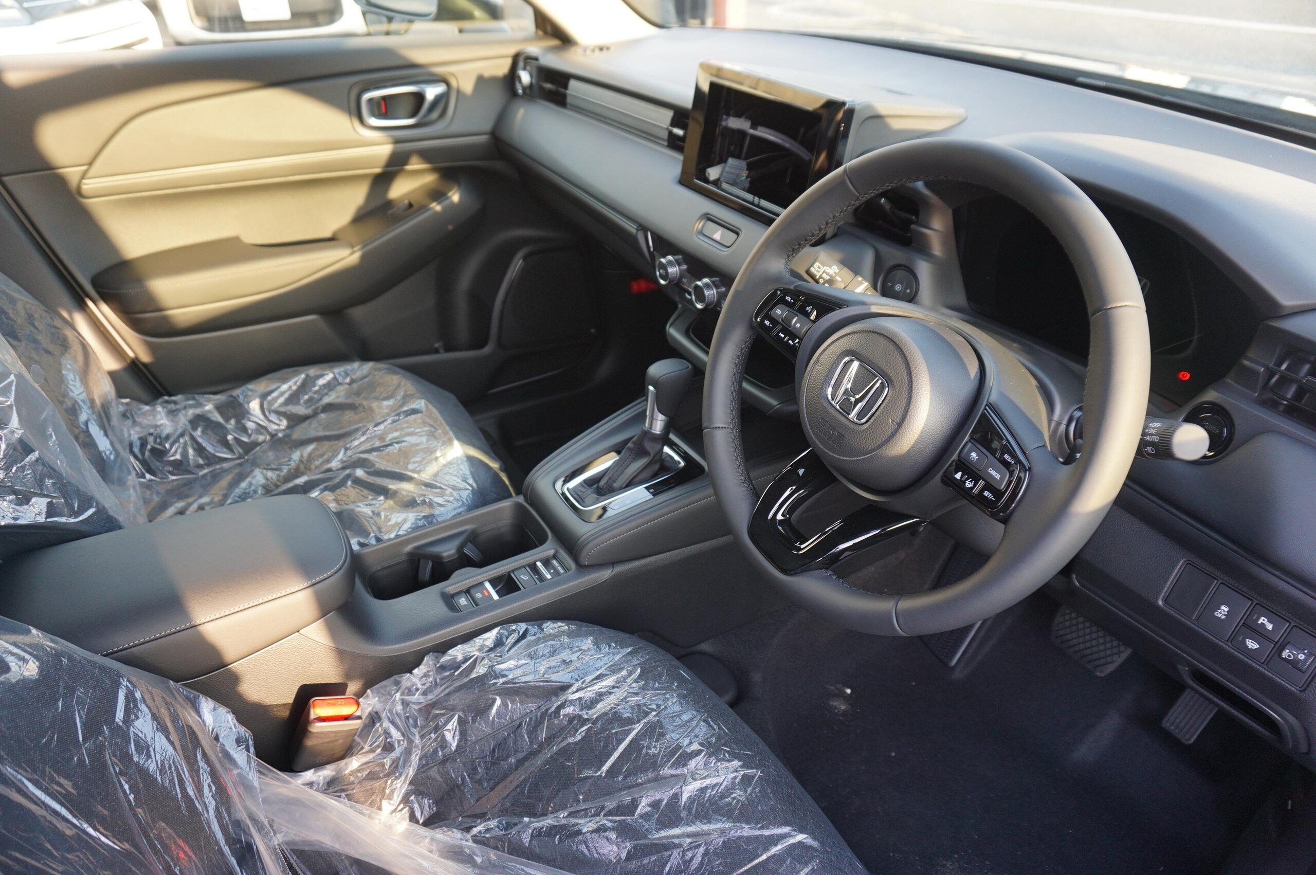 Honda Vezel 1.5 e:HEV X 4WD — photo 7