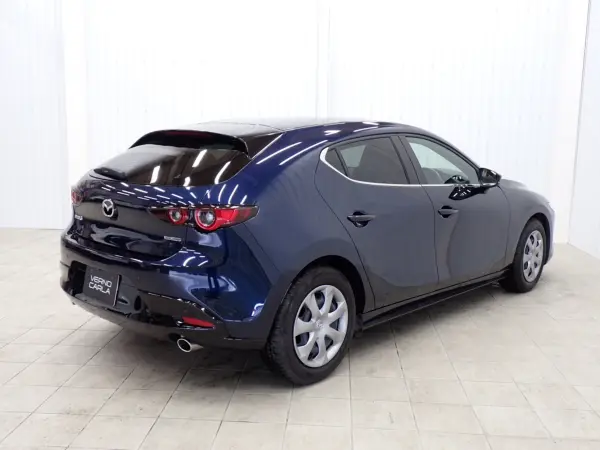 2023 Mazda 3 Fastback — photo 2