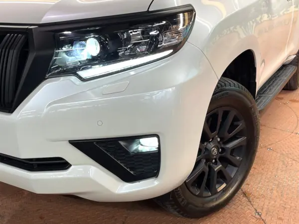 Toyota Land Cruiser Prado 2.8 TX L Package Mat Black Edition Diesel Turbo 4WD Non-Smoking Car Sunroof 9-inch Navigation Surround View Camera Radar Cruise Safety Sense Blind Spot Monitor Auto High Beam Seat Ventilation Black Leather Seats Power Seats LED Head & Fog Lights (White Pearl Crystal Shine) — photo 8