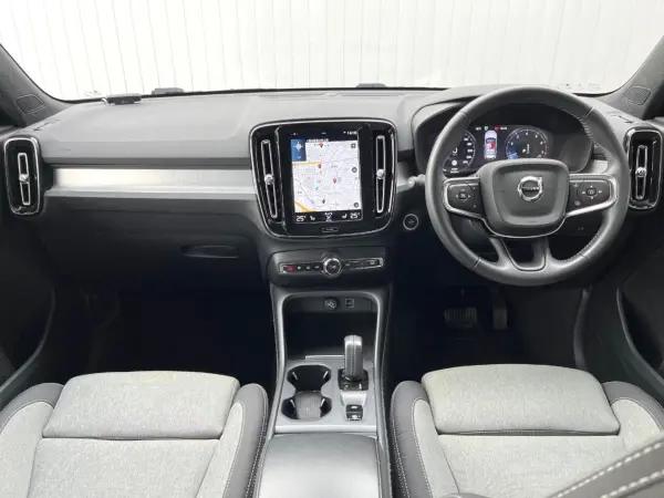 2021 Volvo Xc40 — photo 2