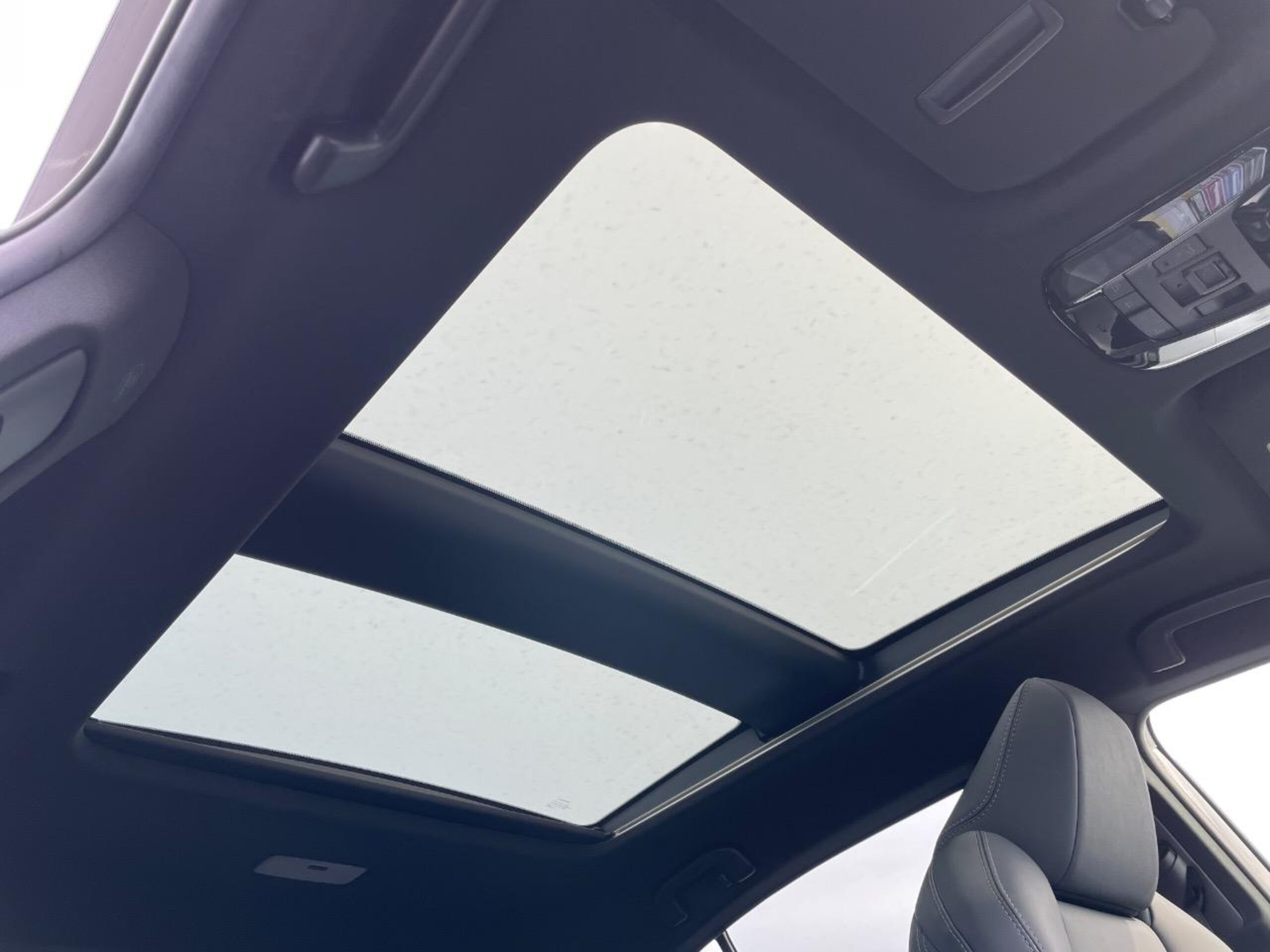 2022 Toyota Harrier — photo 3