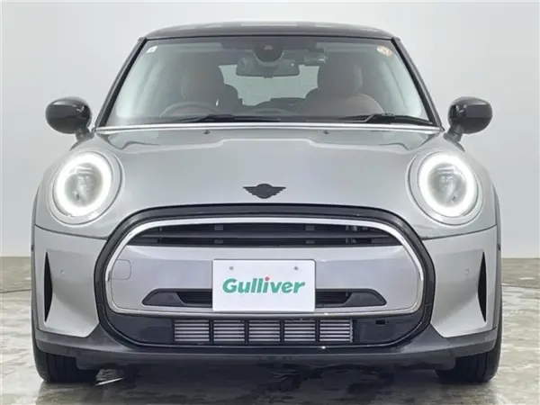 Mini Cooper D 3-Door Premium Plus Package DCT Non-Smoking Car Driving Assist Package+ Leather Seat Package Classic Trim 16-Inch Spoke Gray Painted Aluminum Wheels Brown Leather Front Heated Seats Rear View Camera Parking Assist (Melting Silver III) — photo 8