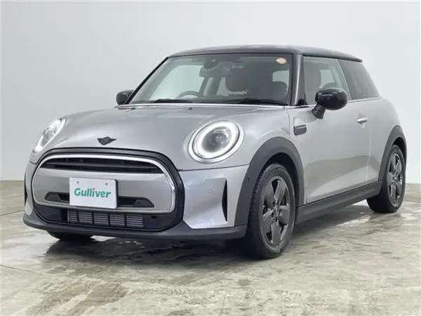 Mini Cooper D 3-Door Premium Plus Package DCT Non-Smoking Car Driving Assist Package+ Leather Seat Package Classic Trim 16-Inch Spoke Gray Painted Aluminum Wheels Brown Leather Front Heated Seats Rear View Camera Parking Assist (Melting Silver III) — photo 9