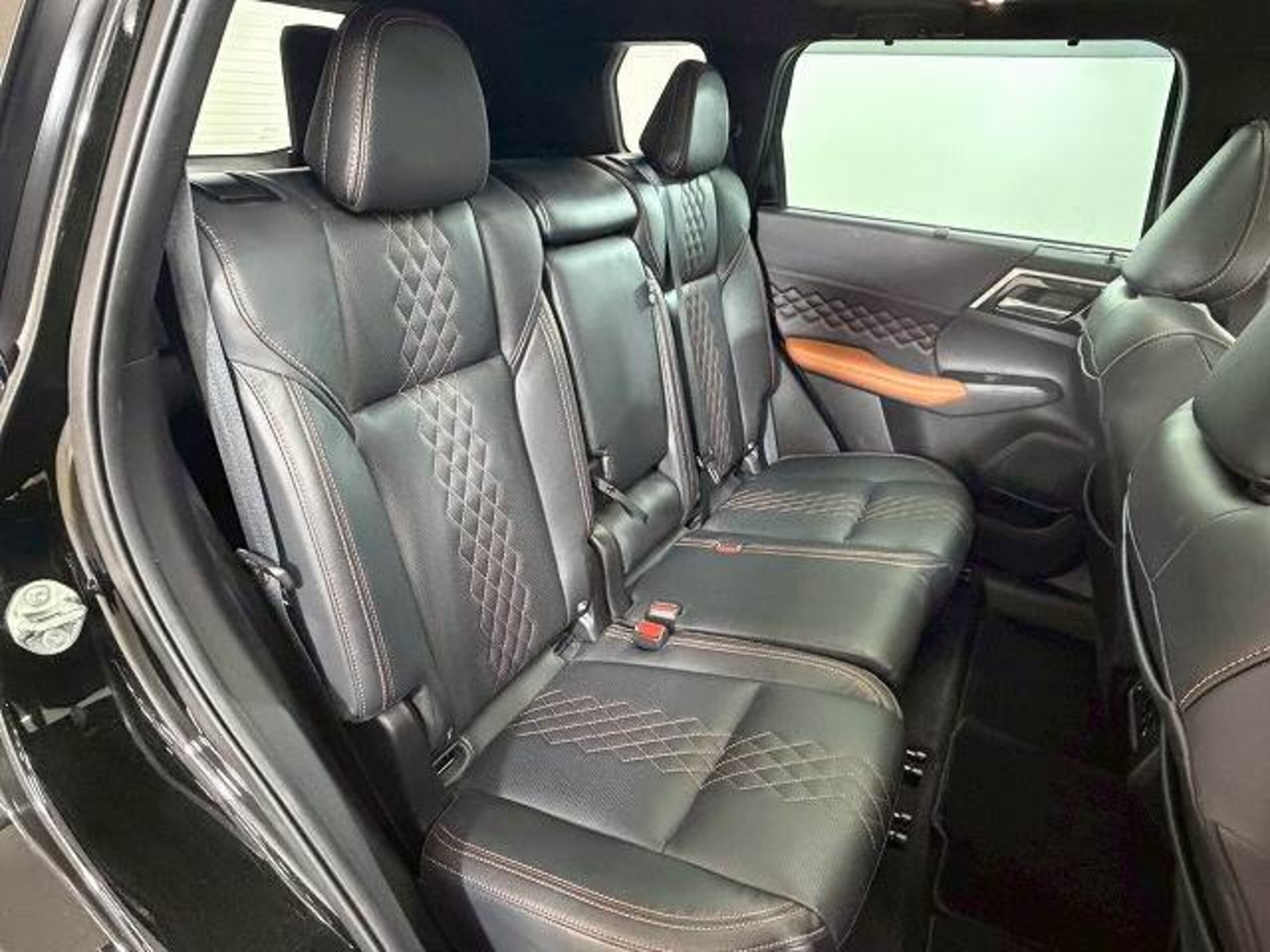 Mitsubishi Outlander PHEV 2.4 P 4WD — photo 7