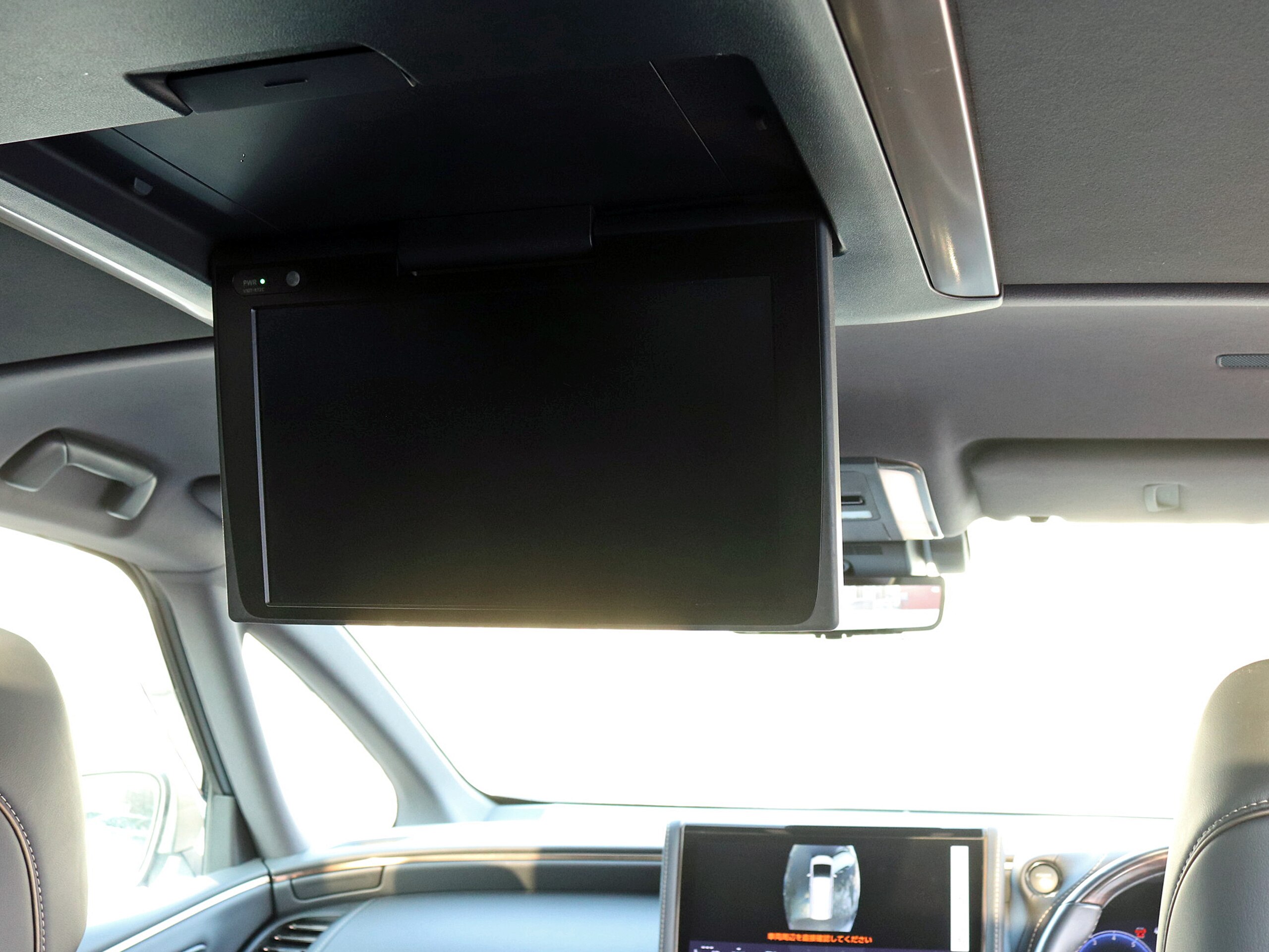 2023 Toyota Alphard — photo 3