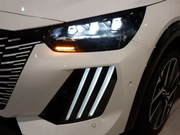 2025 Peugeot 208 — photo 3