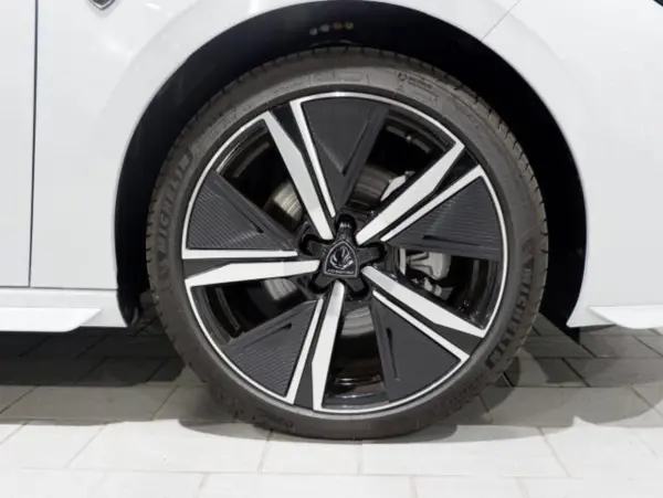 Peugeot 308GT Hybrid — photo 8