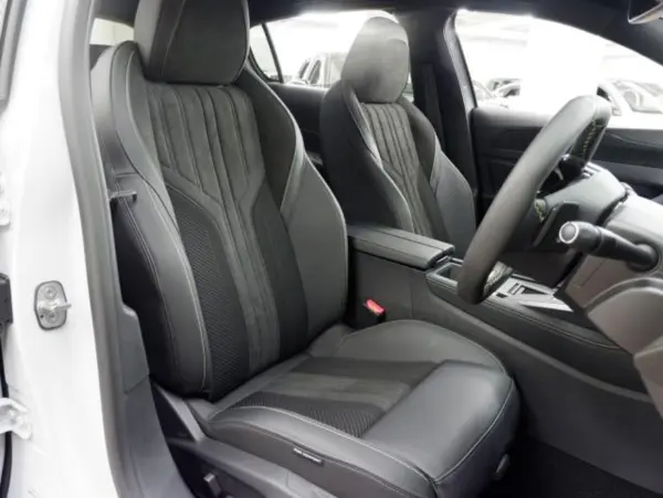 2025 Peugeot 308 — photo 3