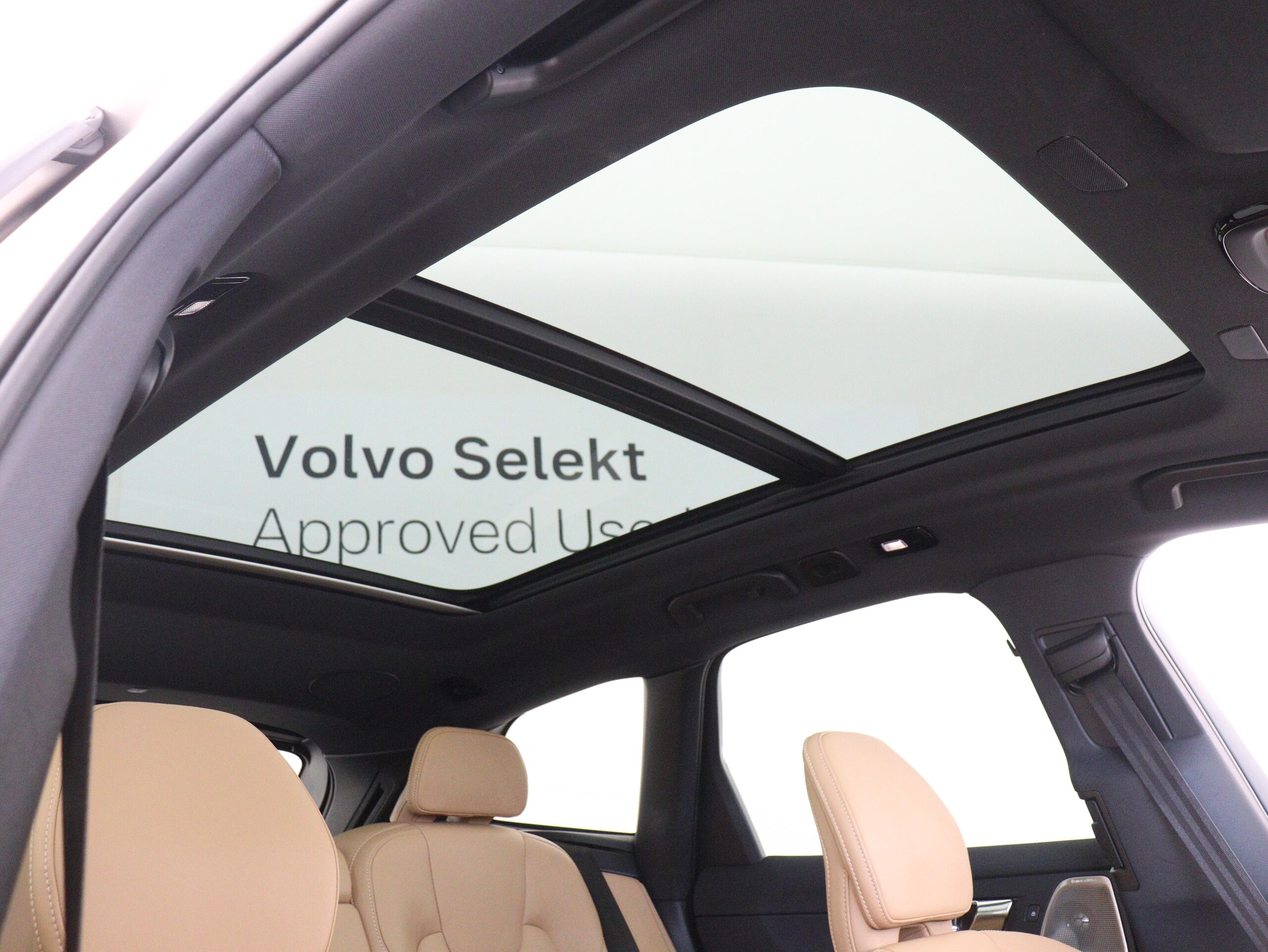 Volvo XC60 Ultimate B5 AWD 4WD with Sunroof, B&W Audio, Google, Dashcam, 48V, Brown Leather, Bright Dusk Metallic, Linear Lime Wood Panel, Heated Front/Rear Seats, Heated Steering Wheel, Relaxation Function, Ventilation Function, 19-inch AW — photo 7