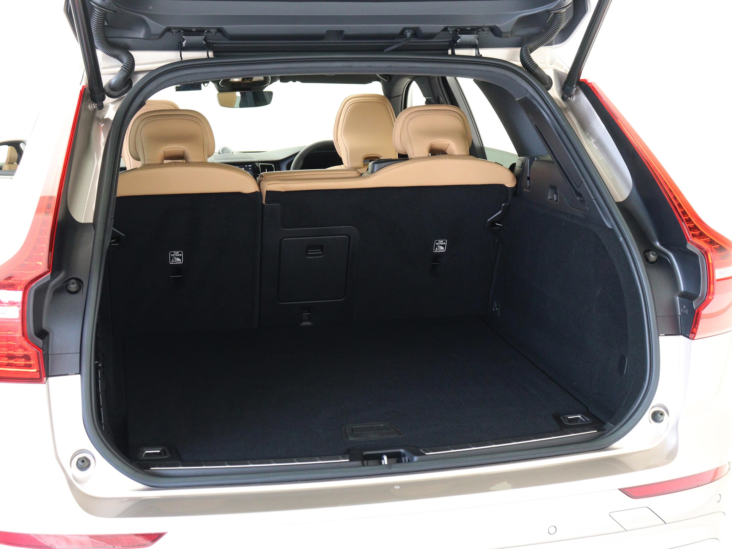 Volvo XC60 Ultimate B5 AWD 4WD with Sunroof, B&W Audio, Google, Dashcam, 48V, Brown Leather, Bright Dusk Metallic, Linear Lime Wood Panel, Heated Front/Rear Seats, Heated Steering Wheel, Relaxation Function, Ventilation Function, 19-inch AW — photo 9