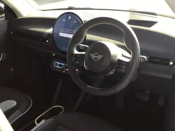 Mini Cooper SE 3-Door Rental Up Active Cruise Control Head-Up Display Surround View Camera Front/Rear Park Distance Control Ambient Lighting Apple CarPlay Wireless Charging ETC Onboard Unit (Nanoq White) — photo 8