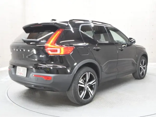 2021 Volvo Xc40 — photo 2