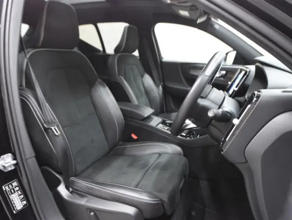 Volvo XC40 B4 AWD R Design 4WD One-Owner Car Panoramic Roof Adaptive Cruise Control Harman Kardon Blind Spot Monitor Collision Mitigation Braking Full-Seg TV 360-Degree Camera Backup Monitor Power Tailgate (Black) — photo 7