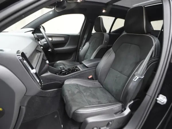 Volvo XC40 B4 AWD R Design 4WD One-Owner Car Panoramic Roof Adaptive Cruise Control Harman Kardon Blind Spot Monitor Collision Mitigation Braking Full-Seg TV 360-Degree Camera Backup Monitor Power Tailgate (Black) — photo 8