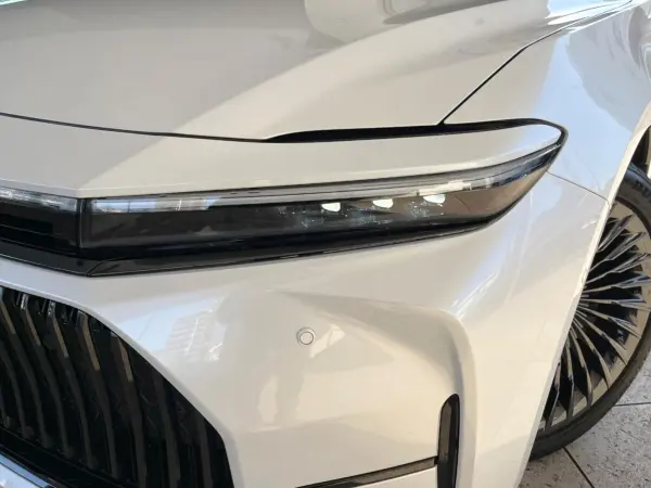 Toyota Crown 2.5 Z Hybrid Black Package Digital Inner Mirror Safety Sense Blind Spot Monitor 4-Eye LED Headlights Black Premium Nappa Leather Seats Hands-Free Power Trunk Lid Ventilation (Precious White Pearl) — photo 8