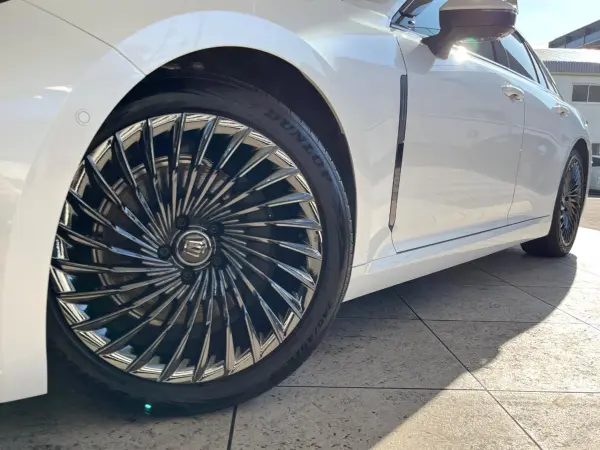 Toyota Crown 2.5 Z Hybrid Black Package Digital Inner Mirror Safety Sense Blind Spot Monitor 4-Eye LED Headlights Black Premium Nappa Leather Seats Hands-Free Power Trunk Lid Ventilation (Precious White Pearl) — photo 9