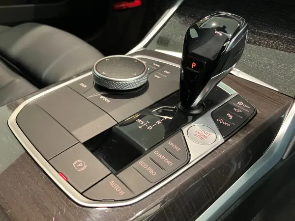 BMW 3 Series 320d xDrive M Sport Diesel Turbo 4WD Certified Used Car M Sport Package Comfort Access Automatic Trunk Lid Lock Seat Heater Driver/Passenger Driving Assistant Professional (Black Sapphire Metallic) — photo 8