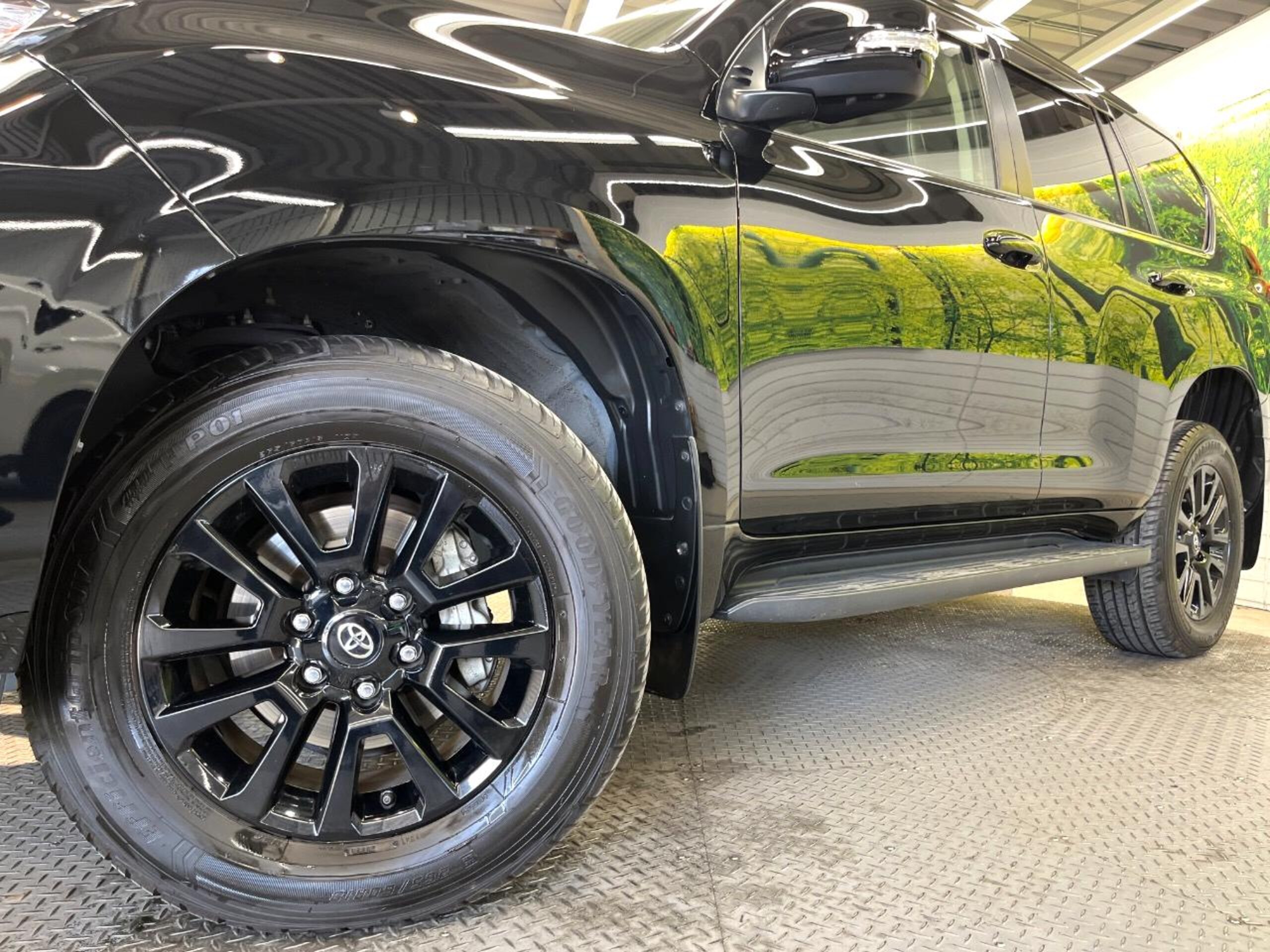 Toyota Land Cruiser Prado 2.8 TX L Package Black Edition Diesel Turbo 4WD — photo 9