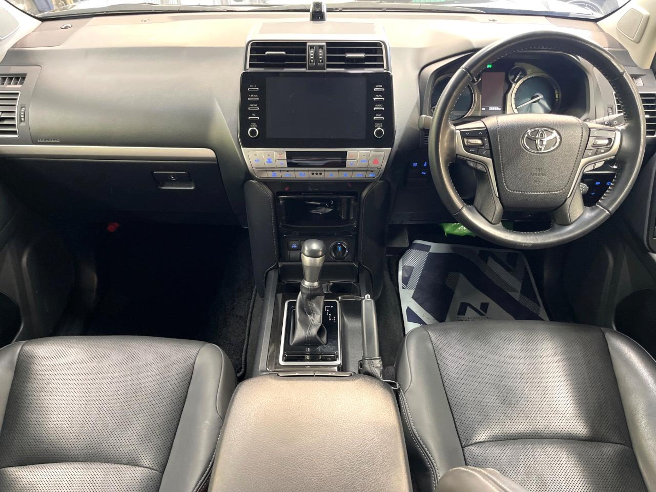 2021 Toyota Land Cruiser Prado — photo 2